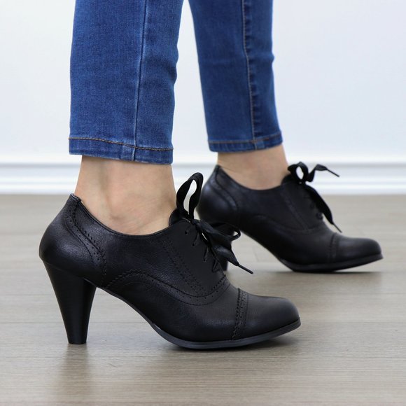 Laced-Up Vintage Style Women's Heeled Oxford - Picture 5 of 7